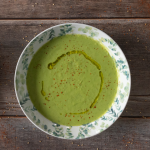 Soupe de petits pois au piment d’Espelette AOP
